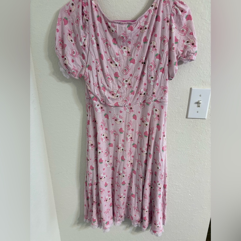 EUC Strawberry Milk Cow Henley Dress W/ pockets by Hot Topic. - Picture 7 of 7